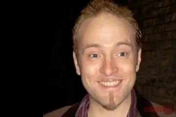 Does Derren Brown have a degree? (Did he graduate from university?)